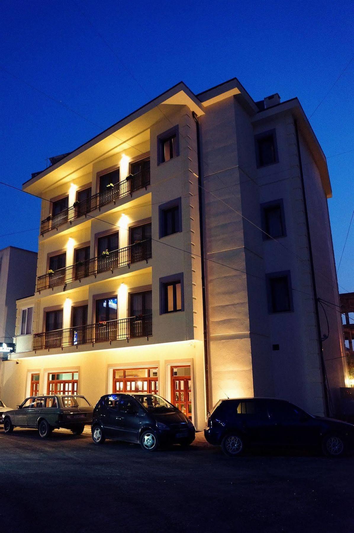 Sar'Otel Boutique Hotel Tirana Kültér fotó